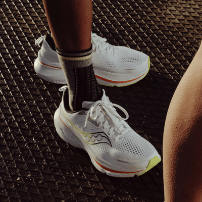 เคล็ดลับเลือกรองเท้าสำหรับคนเท้าแบน-เท้าล้ม พร้อม 5 สัญญาณว่าควรเปลี่ยนรองเท้า - Rev Online