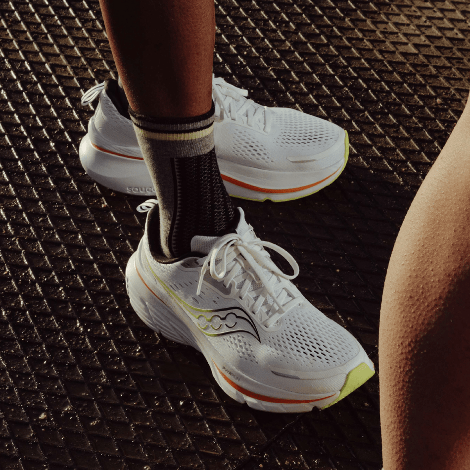 เคล็ดลับเลือกรองเท้าสำหรับคนเท้าแบน-เท้าล้ม พร้อม 5 สัญญาณว่าควรเปลี่ยนรองเท้า - Rev Online