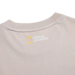 NATIONAL GEOGRAPHIC NEODY SMALL LOGO BASIC FIT เสื้อยืดทีเชิ๊ตสำหรับผู้ชายและผู้หญิง - Rev Online